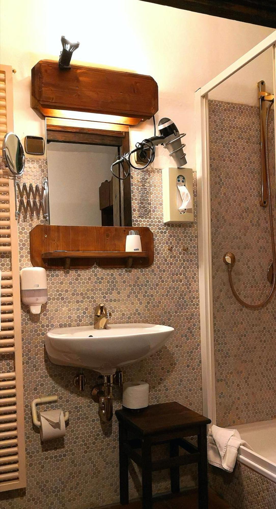 Hotel Restaurant Zum Nachtwaechter Lienzingen الغرفة الصورة
